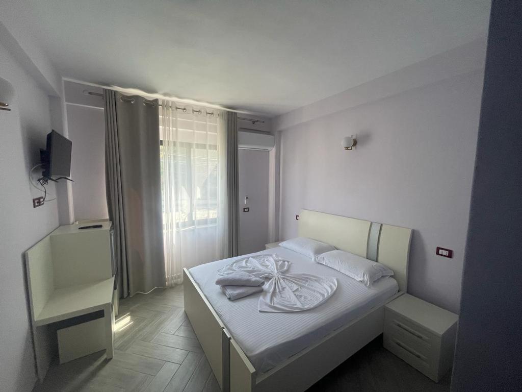 Hotel Ferrara Durres Exterior photo