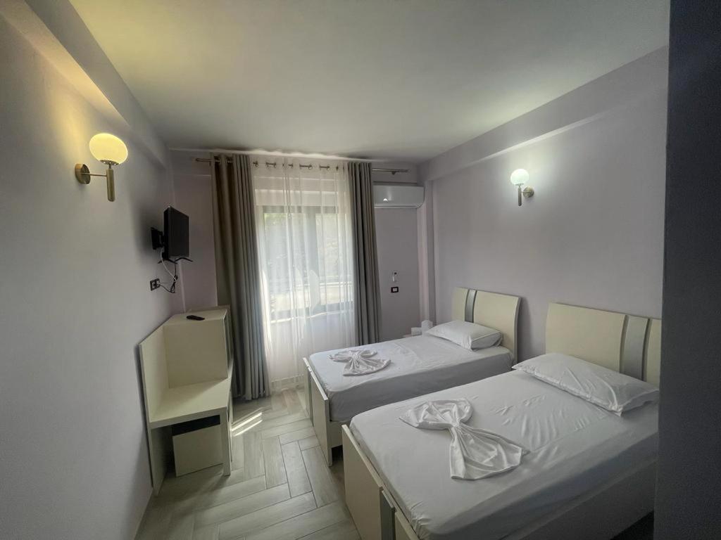 Hotel Ferrara Durres Exterior photo